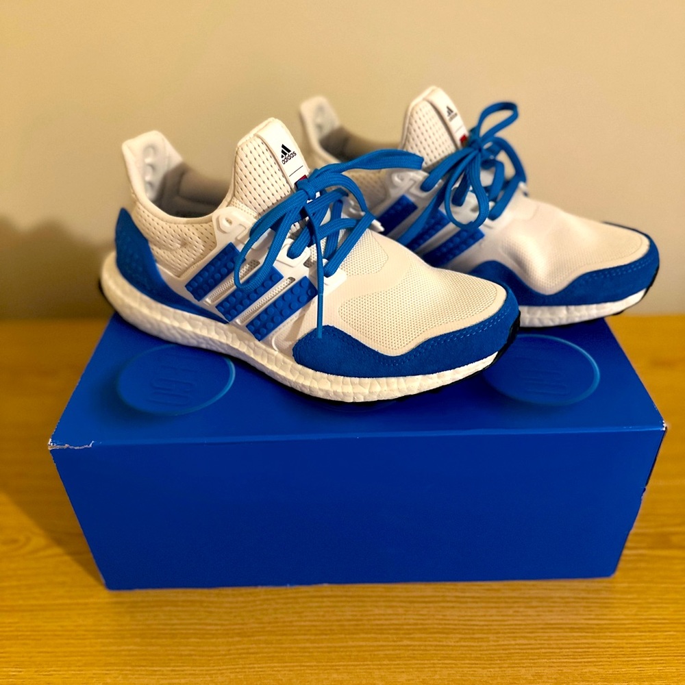 ADIDAS ultraboost DNA x Lego